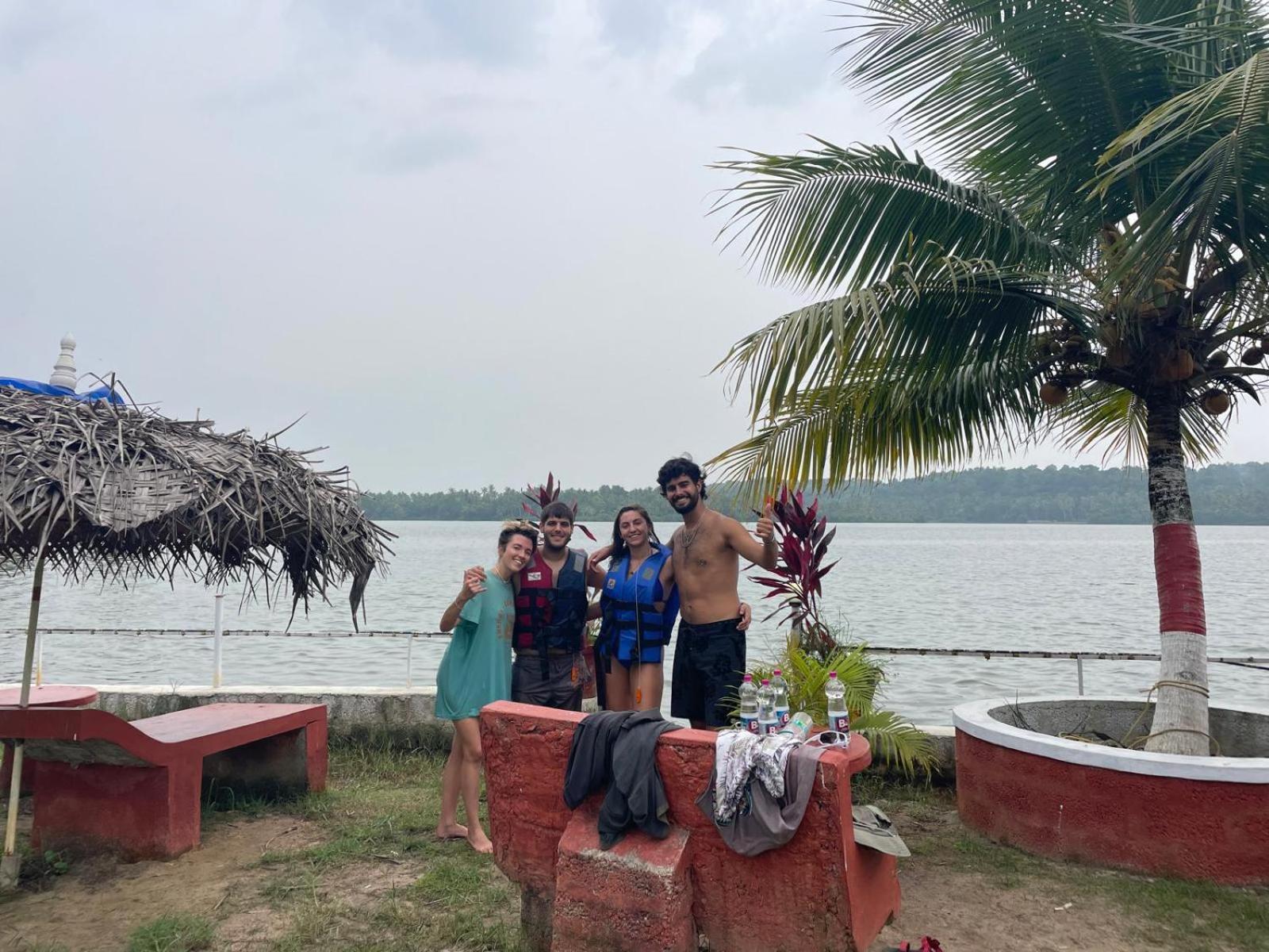 Lake Homes Varkala Luaran gambar