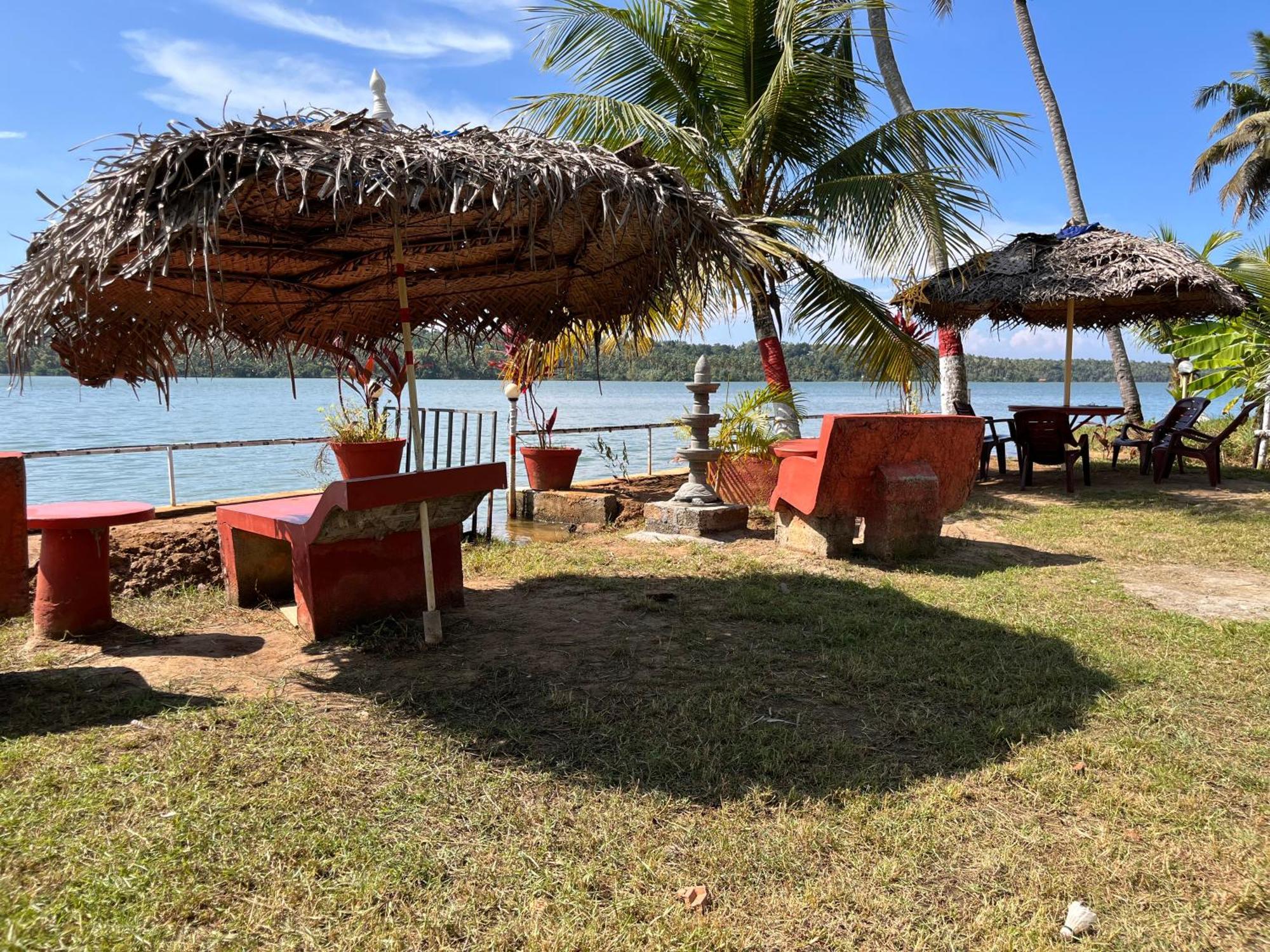 Lake Homes Varkala Luaran gambar
